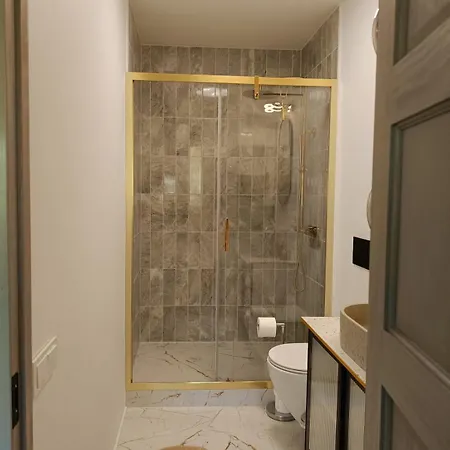 T44 Gold Apartment